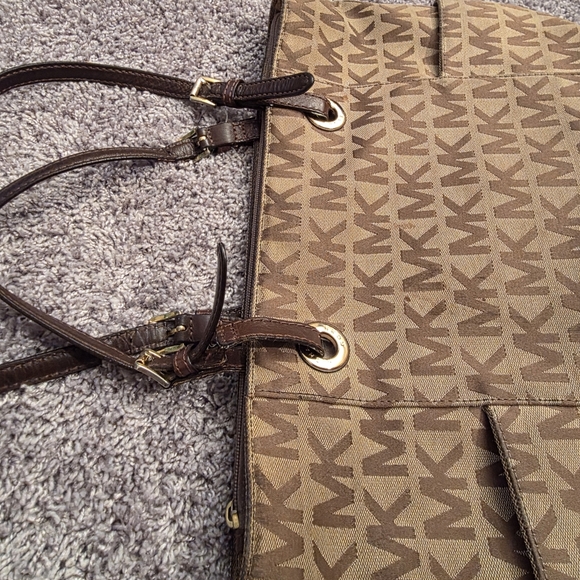 Michael Kors Selma Black Studded Wristlet + Free Jet Set Signature Tote - Picture 7 of 9